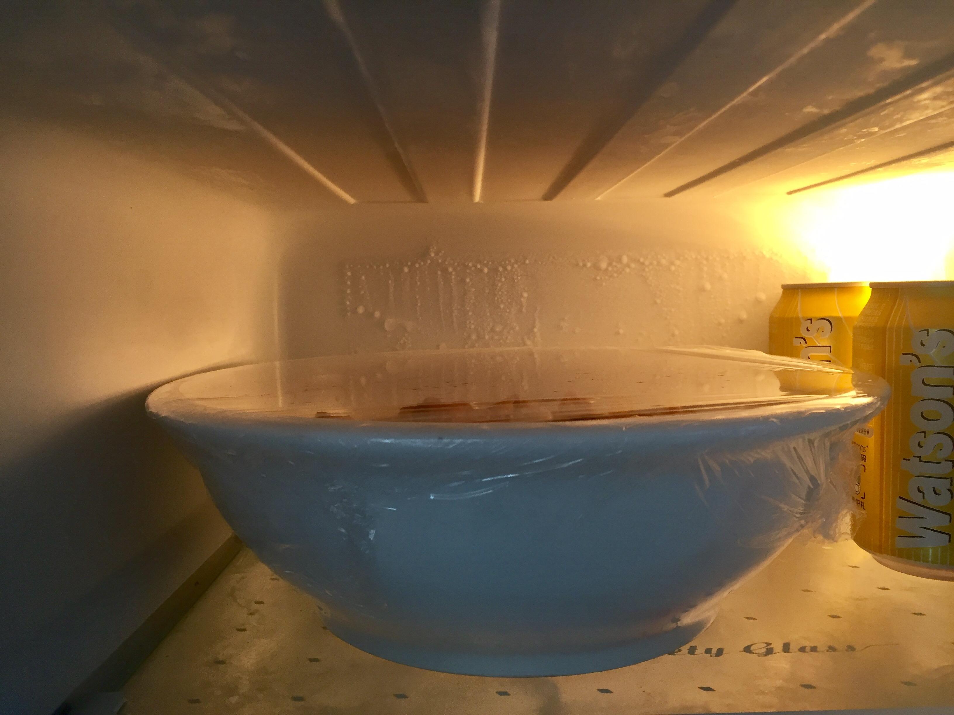 冰箱冷藏室有水是什么原因